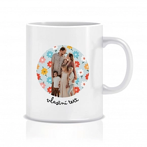 Personalizovaný klasický bílý keramický hrníček 300 ml s výřezem fotky na podkladu