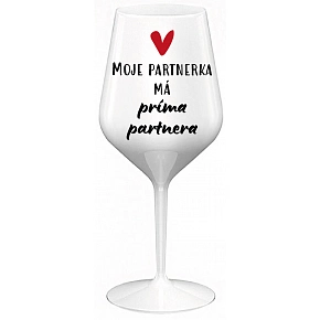 MOJE PARTNERKA MÁ PRÍMA PARTNERA - bílá nerozbitná sklenice na víno 470 ml