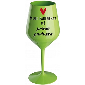 MOJE PARTNERKA MÁ PRÍMA PARTNERA - zelená nerozbitná sklenice na víno 470 ml MOJE PARTNERKA MÁ PRÍMA PARTNERA - zelená nerozbitná sklenice na víno 470 ml