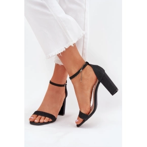 Dámske lesklé sandále na podpätku 1-215 Čierne - Queen VIVI Dámske lesklé sandále na podpätku 1-215 Čierne - Queen VIVI