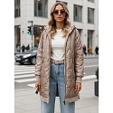 Długa kurtka damska pikowana z kapturem beżowa FashionStreet TY5810