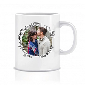Personalizovaný klasický bílý keramický hrníček 300 ml s květinovým orámováním Personalizovaný klasický bílý keramický hrníček 300 ml s květinovým orámováním