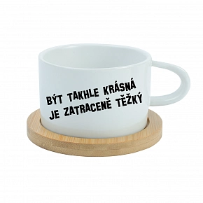 BÝT TAKHLE KRÁSNÁ JE ZATRACENÉ TEŽKÝ - bílý hrníček makronka 200 ml BÝT TAKHLE KRÁSNÁ JE ZATRACENÉ TEŽKÝ - bílý hrníček makronka 200 ml