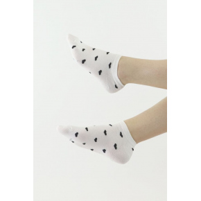Dámske členkové ponožky CSD240-036 biele s čiernymi srdiečkami - Moraj