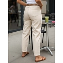 Jeansy damskie z paskiem mom fit beżowe FashionStreet UY3056
