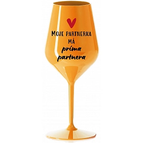 MOJE PARTNERKA MÁ PRÍMA PARTNERA - oranžová nerozbitná sklenice na víno 470 ml