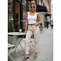 Jeansy damskie z paskiem mom fit beżowe FashionStreet UY3056